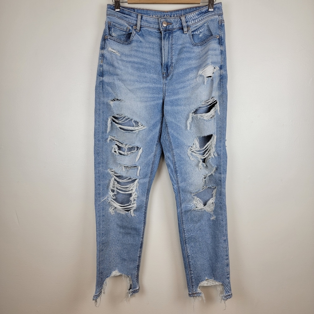 American Eagle Mom Jeans Distressed Hi-Rise Size 8 Regular